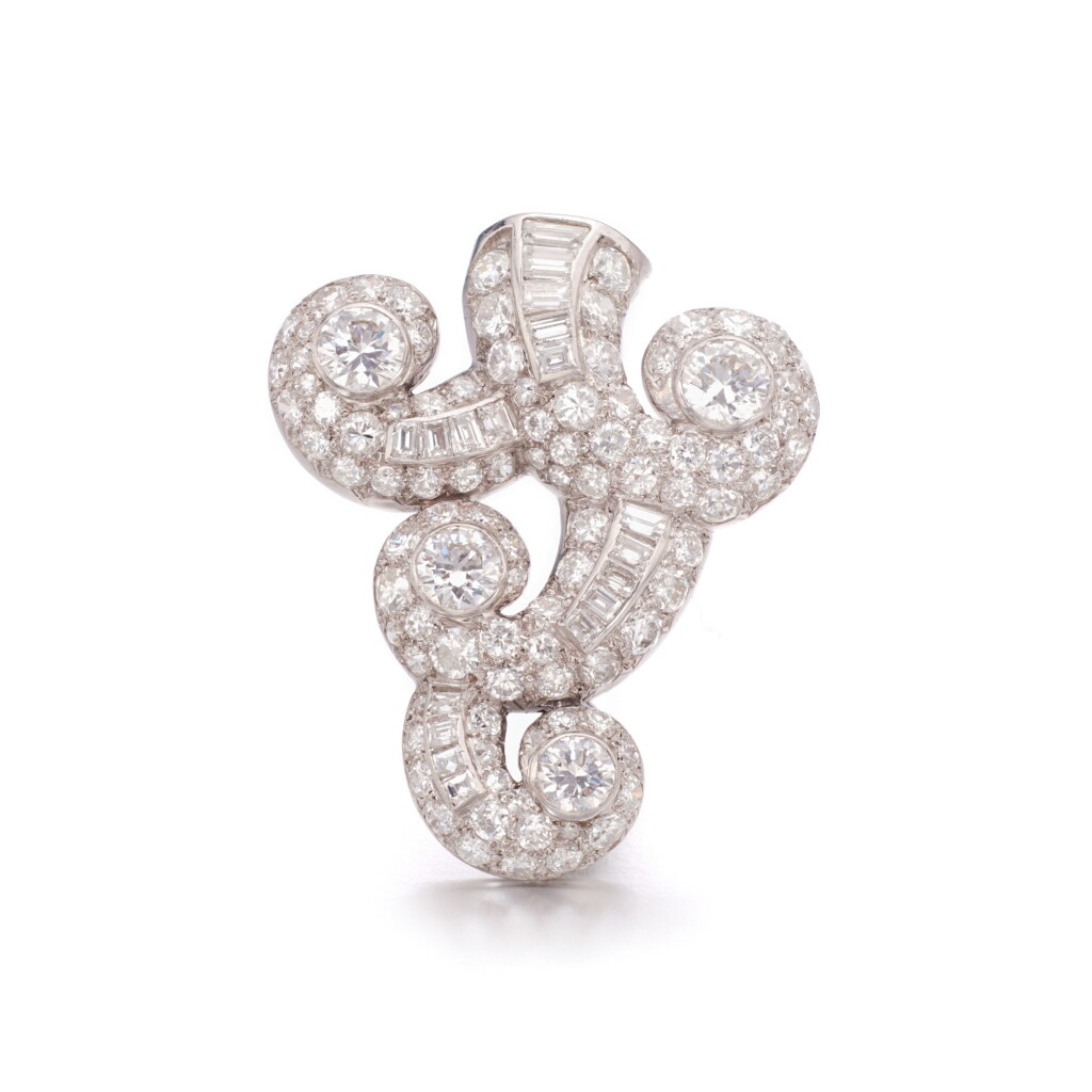 View full screen - View 1 of Lot 601. Diamond brooch.