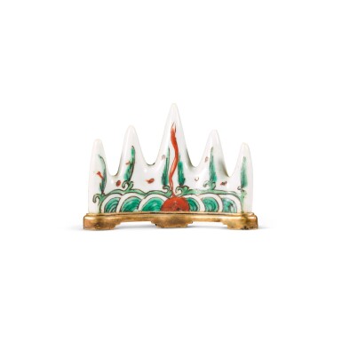 View full screen - View 1 of Lot 70. A polychrome-enamelled mountain-form brushrest, Late Ming dynasty | 晚明 五彩山形筆擱.