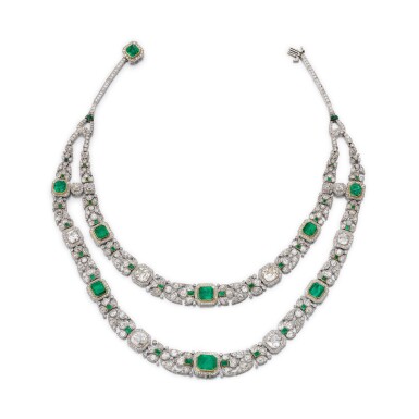 View full screen - View 1 of Lot 35. Collier émeraudes et diamants | Emerald and diamond necklace .