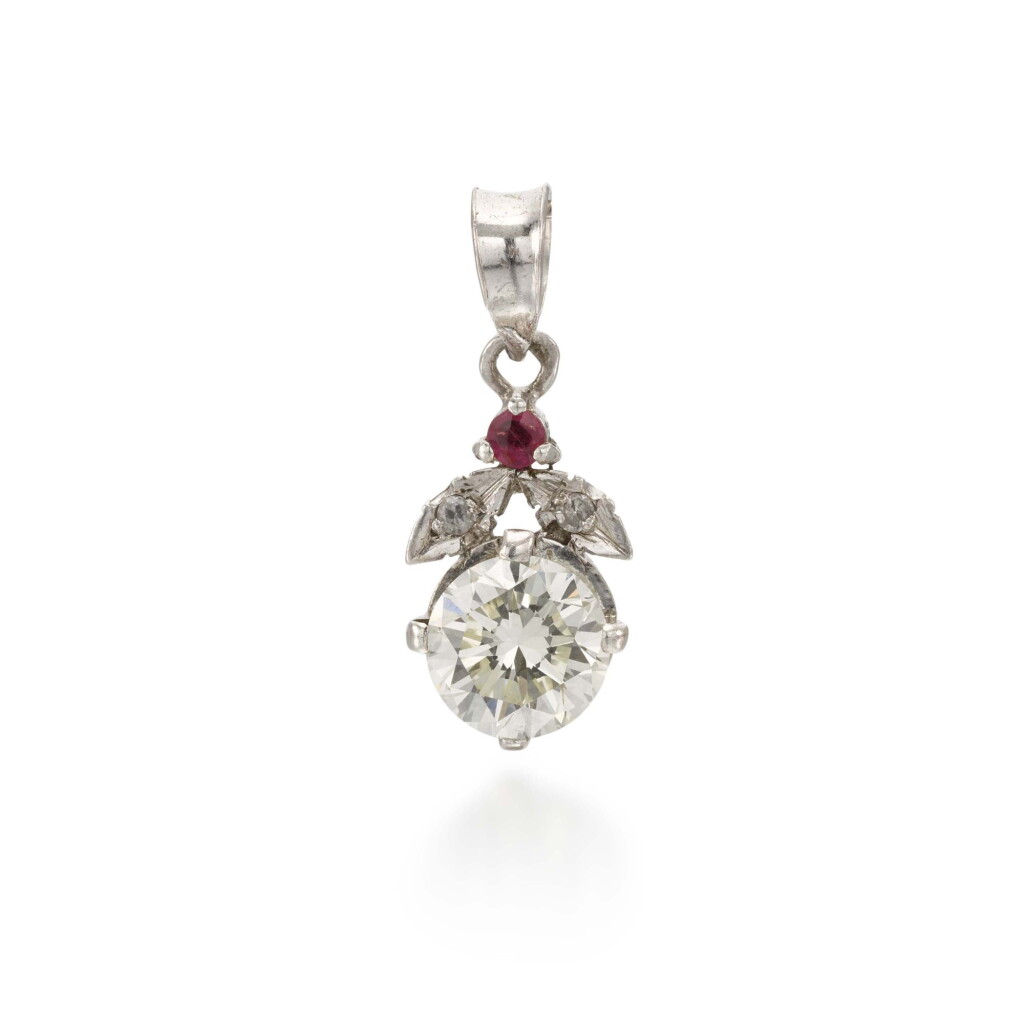 View full screen - View 1 of Lot 307. Diamond and pendant mount.
