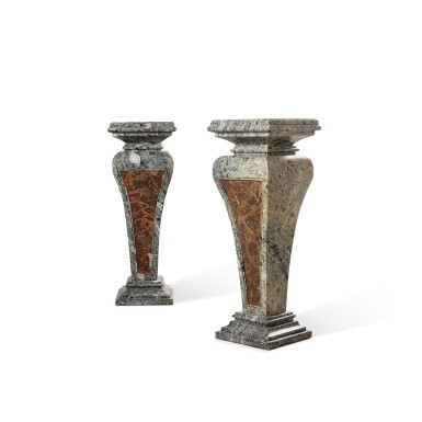 View full screen - View 1 of Lot 36. A pair of Italian Thessalian green antique marble and soft sicilian diaspre marble, 19th century | Paire de gaines en marbre vert antique de Thessalie et marbre de diaspre tendre de Sicile, Italie, XIXe siècle.
