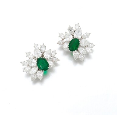 View full screen - View 1 of Lot 115. Pair of emerald and diamond earrings (Paio di orecchini in smeraldi e diamanti).