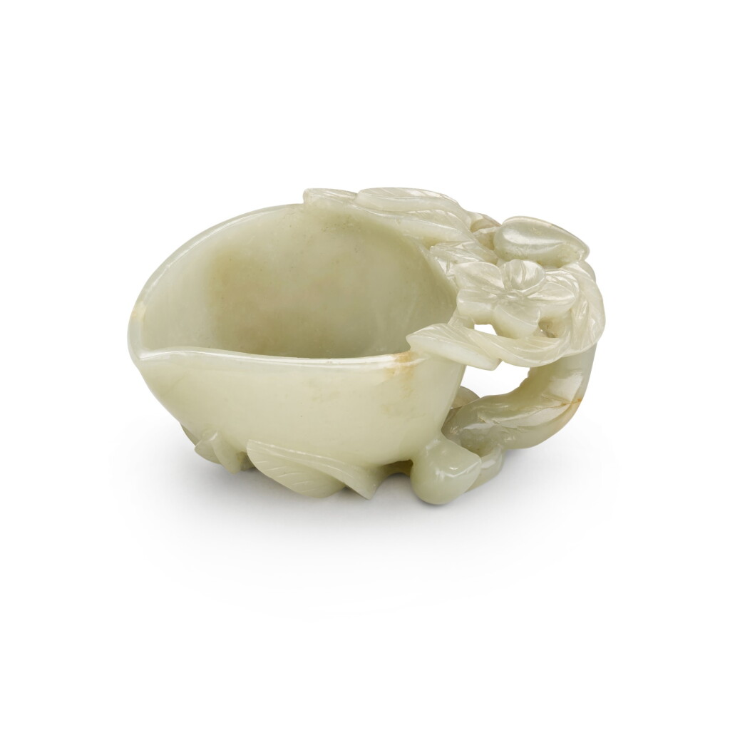 全萤幕检视 - 查看63A celadon jade 'peach' cup, Qing dynasty, 19th century | 清十九世紀 青玉桃式盃的1
