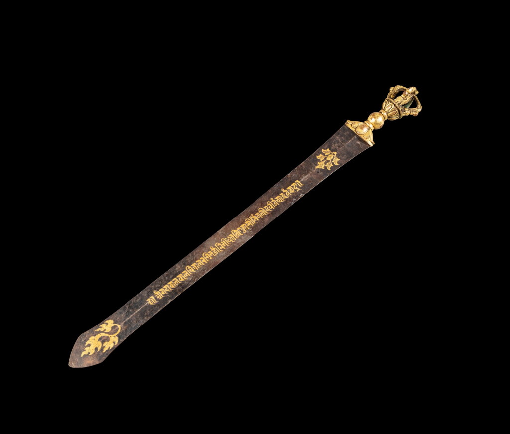 View full screen - View 1 of Lot 53. A parcel-gilt iron and gilt-copper ritual sword, Tibet, circa 18th century | 約十八世紀 藏傳鐵局部鎏金及鎏金銅寶劍.