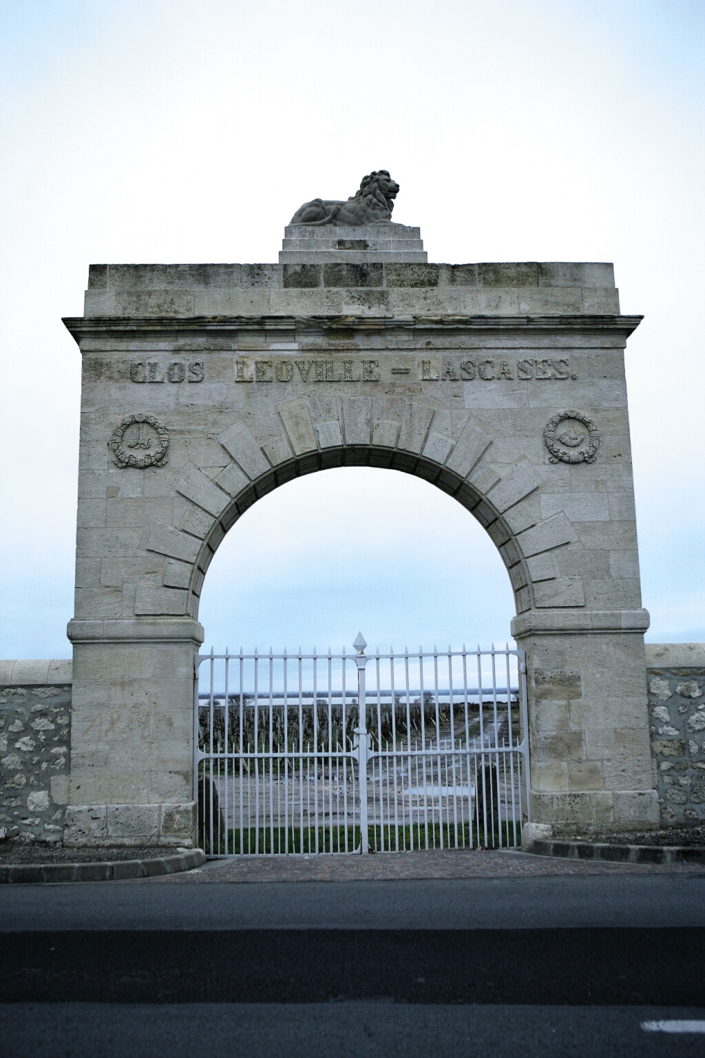 View full screen - View 1 of Lot 8426. Château Léoville Las Cases 2000 (12 BT).