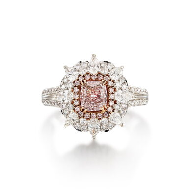 View full screen - View 1 of Lot 2717. Very Light Pink Diamond and Diamond Ring | 0.81克拉 輕淡粉紅色鑽石 配 鑽石 戒指.