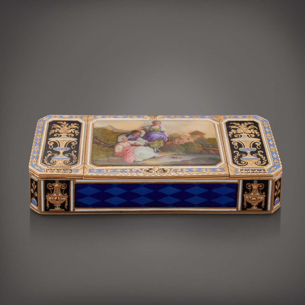全螢幕檢視 - 查看151A rare three compartment yellow gold and enamel automaton snuff box with timepiece made for the Chinese market, automaton and timepiece Attributed to Piguet & Capt, Circa 1810的1