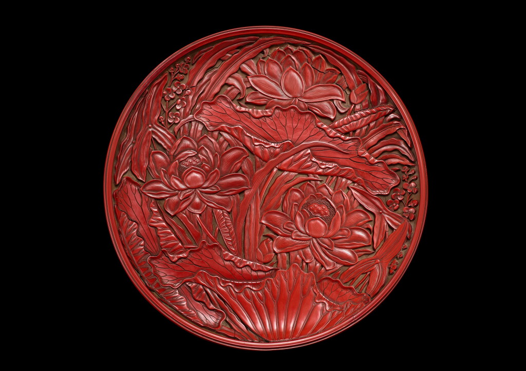 View full screen - View 1 of Lot 29. An important and exceptionally carved cinnabar lacquer 'lotus' dish, 14th century, Yang Mao mark | 十四世紀 剔紅荷塘圖盤 《楊茂造》款.