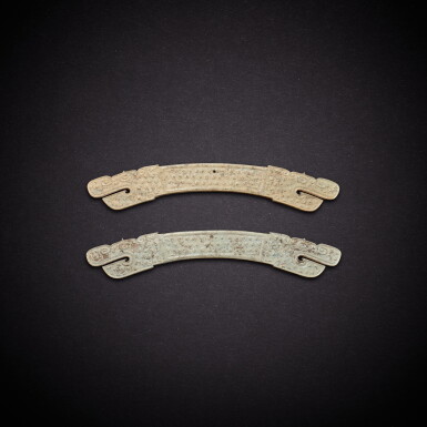 View full screen - View 1 of Lot 3478. A pair of jade 'dragon' pendants, huang, Eastern Zhou dynasty, Warring States period | 東周戰國 玉雕榖紋龍首璜 一對.