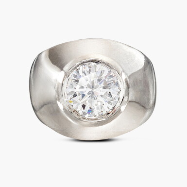 View full screen - View 1 of Lot 1374. Diamond Ring | 3.26克拉 圓形 F色 鑽石 戒指.