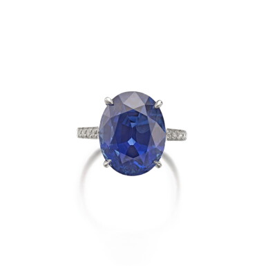 View full screen - View 1 of Lot 237. Sapphire and diamond ring | 藍寶石及鑽石戒指.