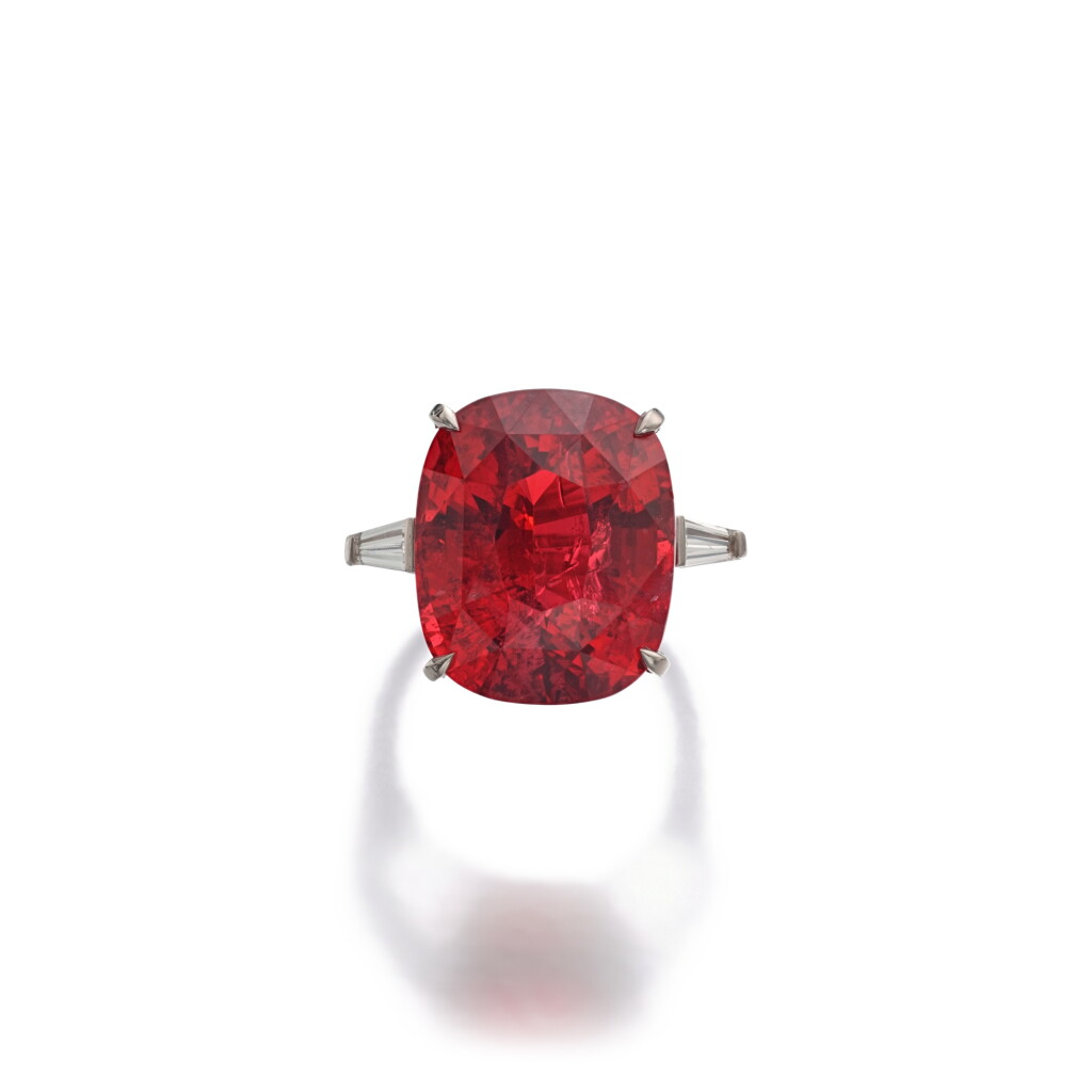 View full screen - View 1 of Lot 335. Rare and impressive spinel and diamond ring | 罕有尖晶石及鑽石戒指.