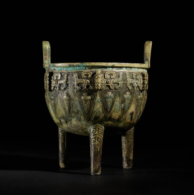 View full screen - View 1 of Lot 102. A superb inscribed archaic bronze 'animal mask' food vessel (ding), Shang dynasty, 12th century BC 商公元前十二世紀 青銅獸面紋鼎.