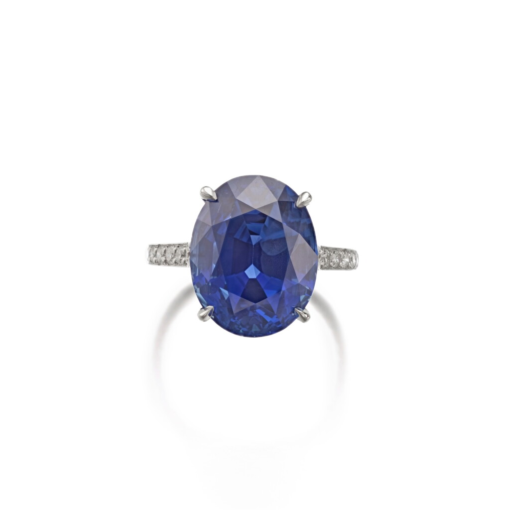 View full screen - View 1 of Lot 237. Sapphire and diamond ring | 藍寶石及鑽石戒指.