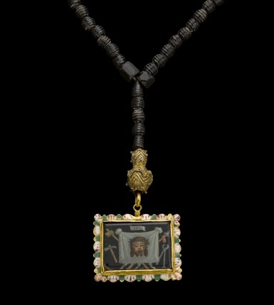View full screen - View 1 of Lot 31. SPANISH, EARLY 18TH CENTURY | PENDANT ROSARY WITH CHRIST IN THE GARDEN OF GETHSEMANE AND THE ST VERONICA.