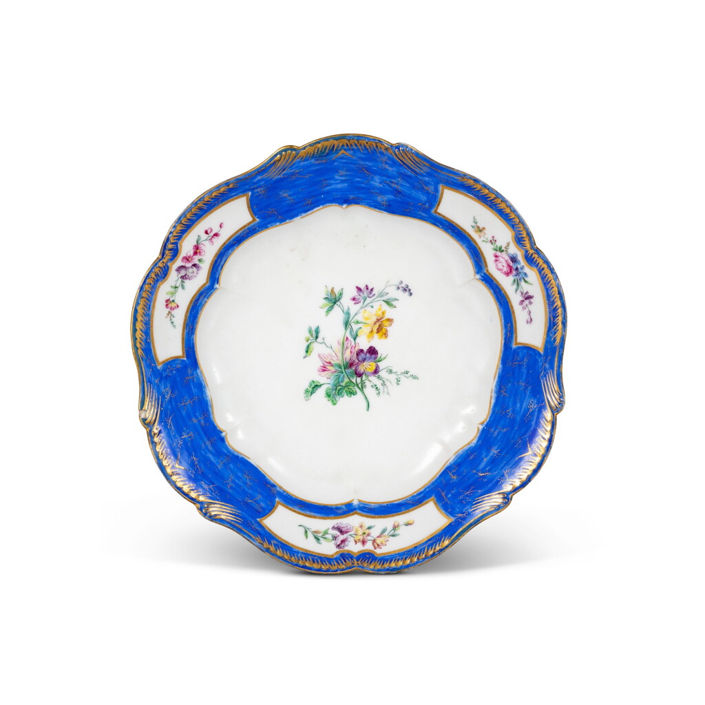 View full screen - View 1 of Lot 133. A Vincennes porcelain "bleu lapis" plate (assiette à gauderon), 1751-1752 | Assiette en porcelaine "bleu lapis" de Vincennes (assiette à gauderon), 1751-1752.