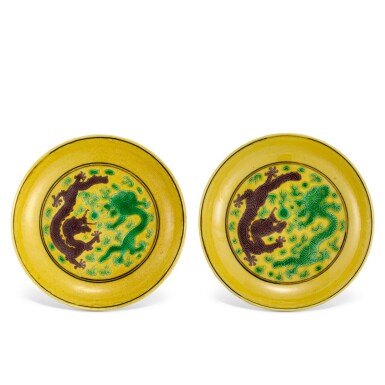 View full screen - View 1 of Lot 508. A PAIR OF YELLOW-GROUND GREEN AND AUBERGINE-ENAMELLED 'DRAGON' DISHES MARKS AND PERIOD OF GUANGXU | 清光緒 黃地紫綠彩葡萄雲龍紋盤一對 《大清光緒年製》款.