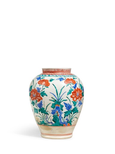 View full screen - View 1 of Lot 2086. A porcelain vase, Kakiemon type, Hizen, Edo period, mid-late 17th century | 色絵牡丹文壺 肥前・柿右衛門様式 江戸時代中期 17世紀後半.