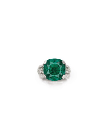 View full screen - View 1 of Lot 1736. Cartier | Emerald and Diamond Ring | 卡地亞 | 12.16克拉 天然「哥倫比亞」祖母綠 配 鑽石 戒指.