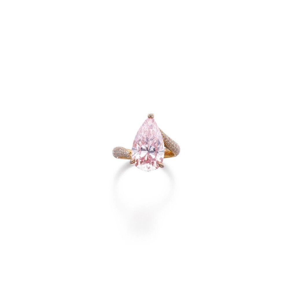 View full screen - View 1 of Lot 241. Attractive fancy intense pink diamond ring | 蕭邦 | 濃彩粉紅色鑽石戒指.