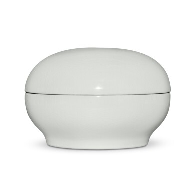 View full screen - View 1 of Lot 85. A white-glazed box and cover, 20th century | 二十世紀 白釉蓋盒.