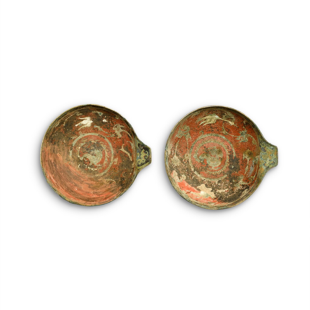 View full screen - View 1 of Lot 512. A pair of painted gilt-bronze 'phoenix' wine cups, yi, Western Han dynasty 西漢 銅鎏金加彩鳳紋匜一對.