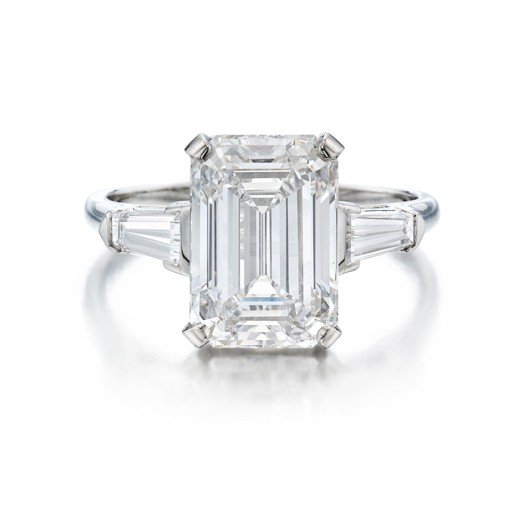 View full screen - View 1 of Lot 1. Diamond Ring.