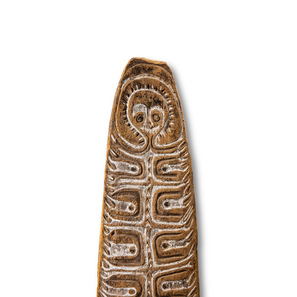 View full screen - View 1 of Lot 10. Planche votive Gope, District de Kerewa, Golfe de Papouasie, Papouasie-Nouvelle-Guinée | Gope Spirit Board, Kerewara Ethnic District, Gulf of Papua, Papua New Guinea.
