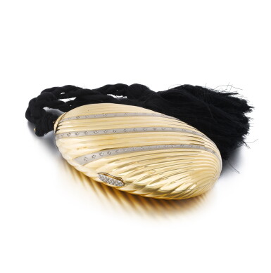 View full screen - View 1 of Lot 126. Minaudière or et diamants | Gold and diamond vanity case.