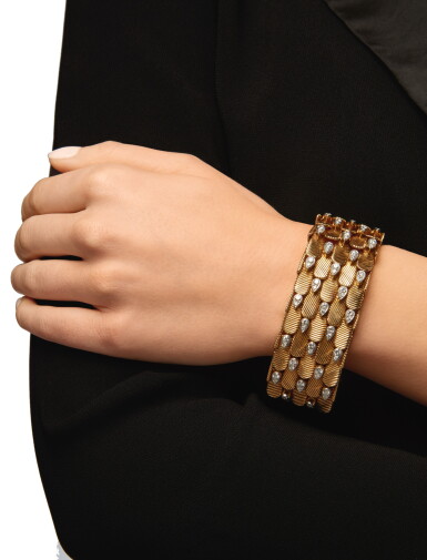View full screen - View 1 of Lot 110. VAN CLEEF & ARPELS | GOLD AND DIAMOND BRACELET.