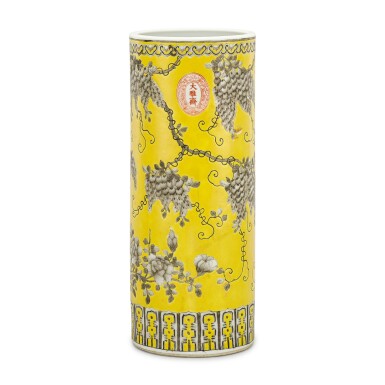 View full screen - View 1 of Lot 500. A LARGE YELLOW-GROUND GRISAILLE-DECORATED 'DAYAZHAI' VASE QING DYNASTY, GUANGXU PERIOD, YONGQING CHANGCHUN MARK | 清光緒 黃地墨彩喜壽豐盈筒瓶 《永慶長春》、《大雅齋》款.