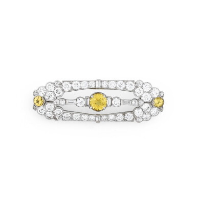 View full screen - View 1 of Lot 36. Broche saphirs jaunes et diamants | Yellow sapphire and diamond brooch.