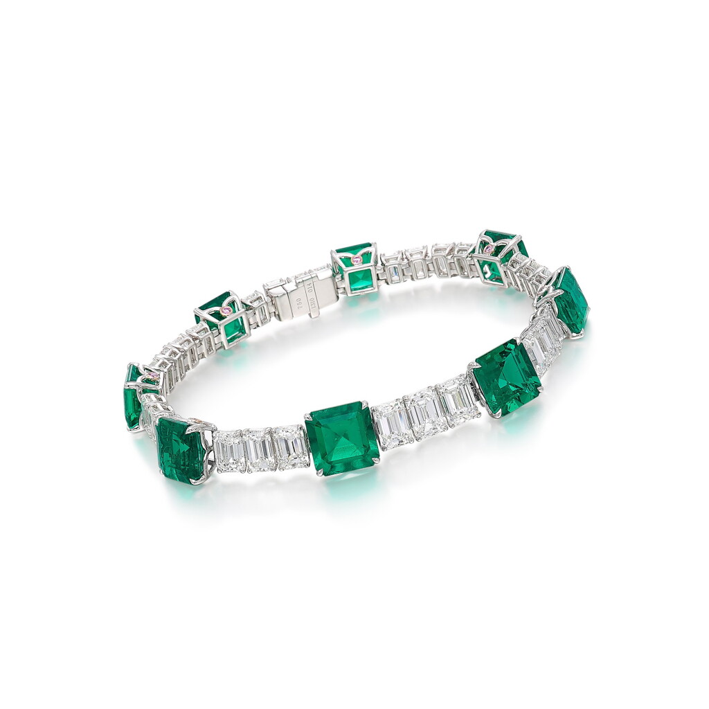 View full screen - View 1 of Lot 1887. Emerald and Diamond Bracelet | 天然「哥倫比亞穆索」無油祖母綠 配 鑽石 手鏈(祖母綠共重17.16克拉).