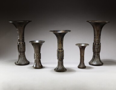 View full screen - View 1 of Lot 78. A garniture of five bronze altar archaistic beaker vases, gu Ming and Qing dynasties, 16th-18th century | 明及清 十六至十八世紀 銅出㦸花觚一組五件.