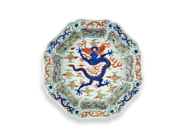 View full screen - View 1 of Lot 2039. A fine and rare wucai ‘dragon’ lobed basin, Mark and period of Wanli | 明萬曆 五彩龍紋葵花式折沿盆 《大明萬曆年製》款.