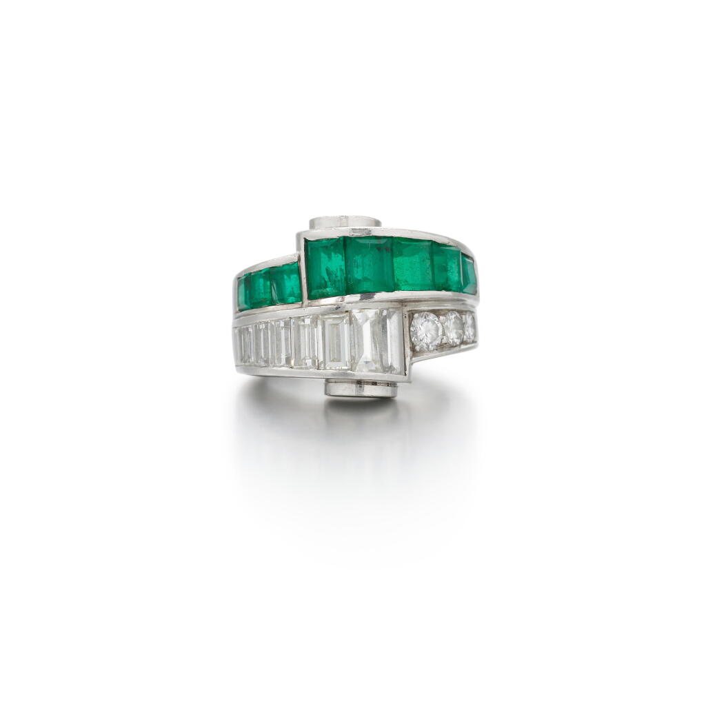 View full screen - View 1 of Lot 49. Emerald and diamond ring | Anello in smeraldi e diamanti .