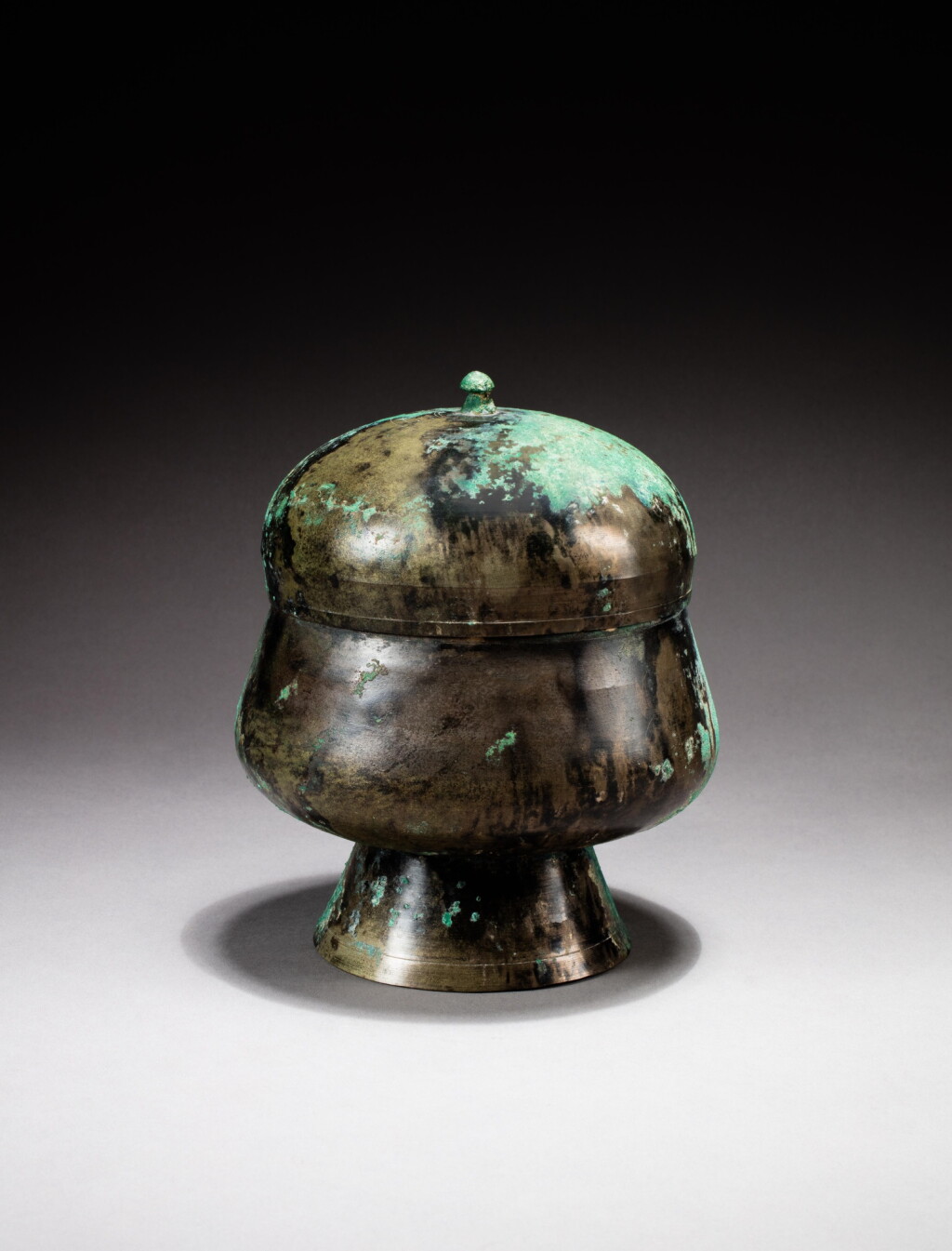 View full screen - View 1 of Lot 29. A small archaic copper alloy vessel and cover, hu, Han dynasty | 漢 銅合金蓋壺.