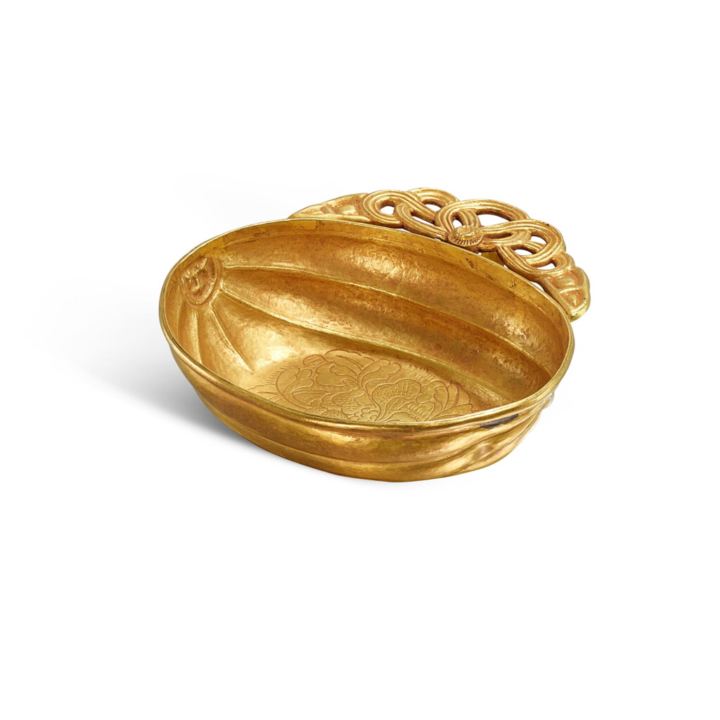 View full screen - View 1 of Lot 310. A gold melon-shaped 'peony' ear cup, 12th - 13th century 十二至十三世紀 金瓜棱形牡丹紋單耳盃.