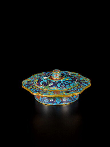 View full screen - View 1 of Lot 110. A cloisonné enamel 'dragon' spittoon and cover, Qing dynasty, Kangxi period | 清康熙 掐絲琺瑯雲龍紋唾盂.
