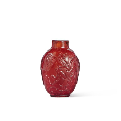 View full screen - View 1 of Lot 239. A carved amber 'cat and butterfly' snuff bottle, Qing dynasty, 18th / 19th century | 清十八 / 十九世紀 琥珀雕耄耋圖鼻烟壺.