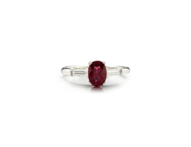 View full screen - View 1 of Lot 63. RUBY AND DIAMOND RING.
