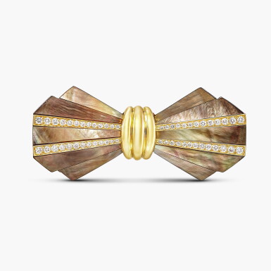 View full screen - View 1 of Lot 1396. Mother-of-Pearl and Diamond Brooch | 梵克雅寶 | 貝母 配 鑽石 胸針.