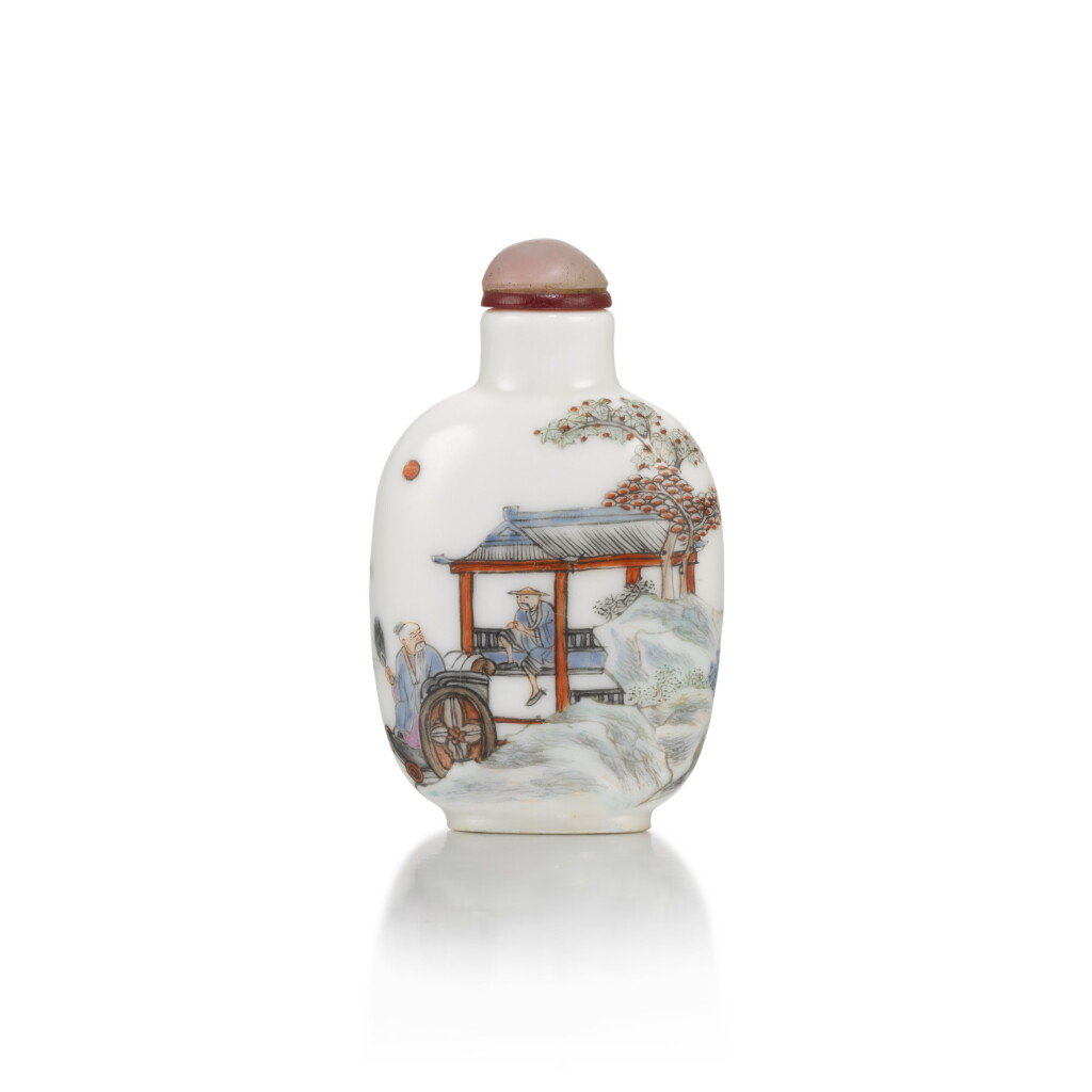 View full screen - View 1 of Lot 115. A good famille-rose 'Immortals Paradise' porcelain snuff bottle Mark and period of Daoguang | 清道光 粉彩人物圖鼻烟壺 《道光年製》款.