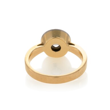 View full screen - View 3 of Lot 112. Diamond ring.