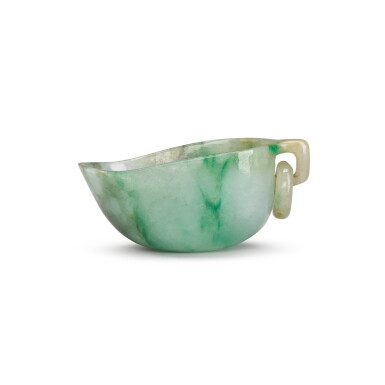 View full screen - View 1 of Lot 87. A small jadeite libation cup, 20th century | 二十世紀 翠玉小盃.
