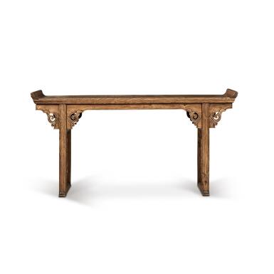 View full screen - View 1 of Lot 747. An elm wood Ming-style recessed-leg table (Qiaotouan), Qing dynasty, 19th century | 清十九世紀 榆木夾頭榫雲紋牙頭翹頭案.