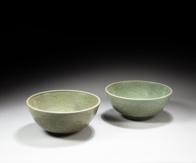 View full screen - View 1 of Lot 110. Two large Longquan celadon-glazed 'lotus and waves' bowls, Yuan - Ming dynasty, 14th - 15th century | 元至明 十四至十五世紀 龍泉窰青釉刻花大盌 一組兩件.
