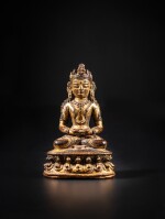 Statuette d'Amitabha en alliage de cuivre doré, Tibet, vers le XVe siècle | A gilt copper-alloy figure of Amitabha, Tibet, circa 15th century