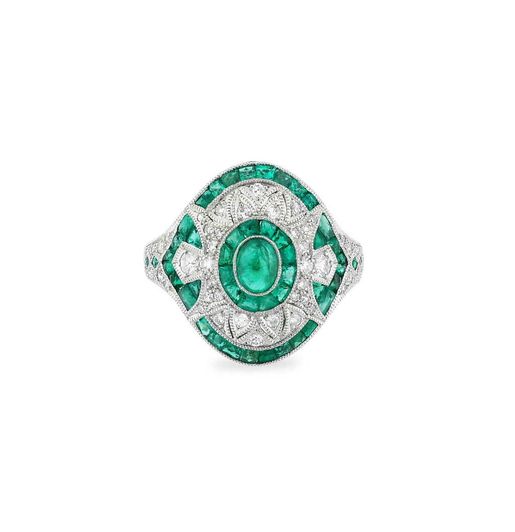 View full screen - View 1 of Lot 29. BAGUE EMERAUDES ET DIAMANTS | EMERALD AND DIAMOND RING .