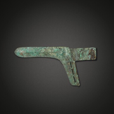 全螢幕檢視 - 查看505An archaic bronze halberd blade (Ge), Eastern Zhou dynasty | 東周 青銅戈的1